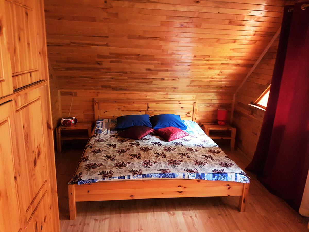 Viesu Nams Barzi Hotell Tinuzi Eksteriør bilde